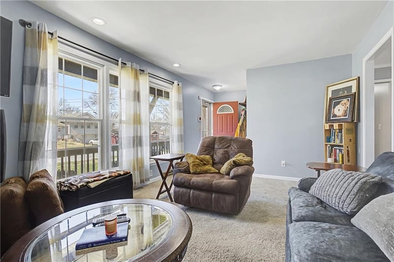 9923 Tracy Ave, Kansas City, MO 64131