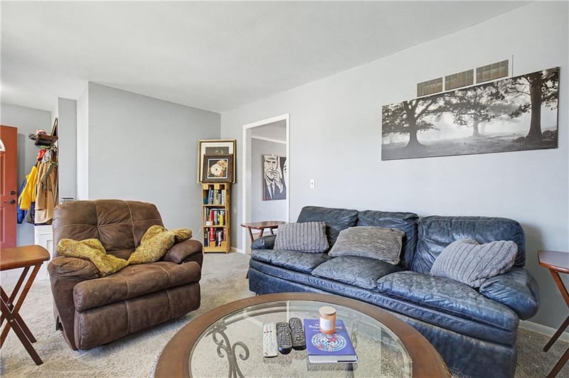 9923 Tracy Ave, Kansas City, MO 64131