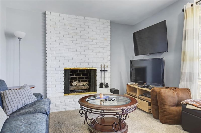 9923 Tracy Ave, Kansas City, MO 64131