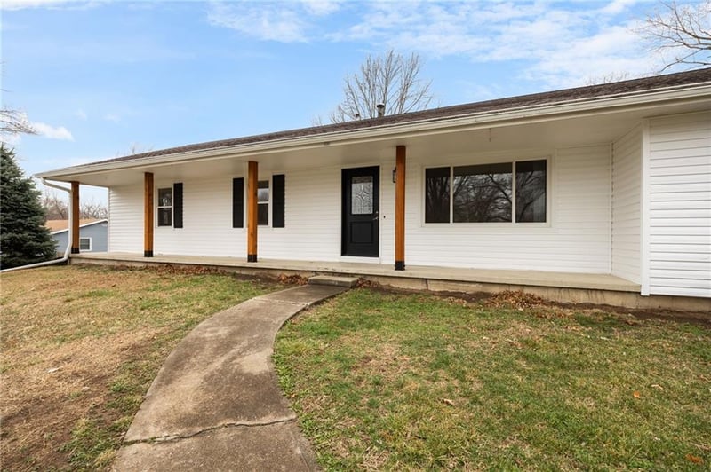 302 Knoll Dr, Warrensburg, MO 64093