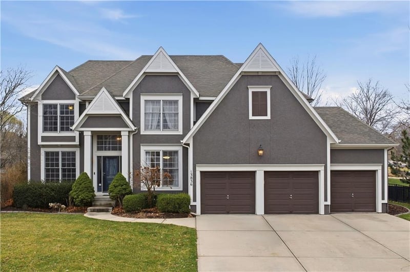 13836 Bradshaw St, Overland Park, KS 66221