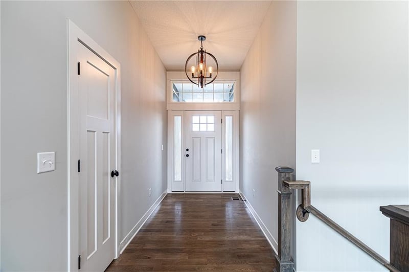 4700 Woodland Shores Ct, St Joseph, MO 64505