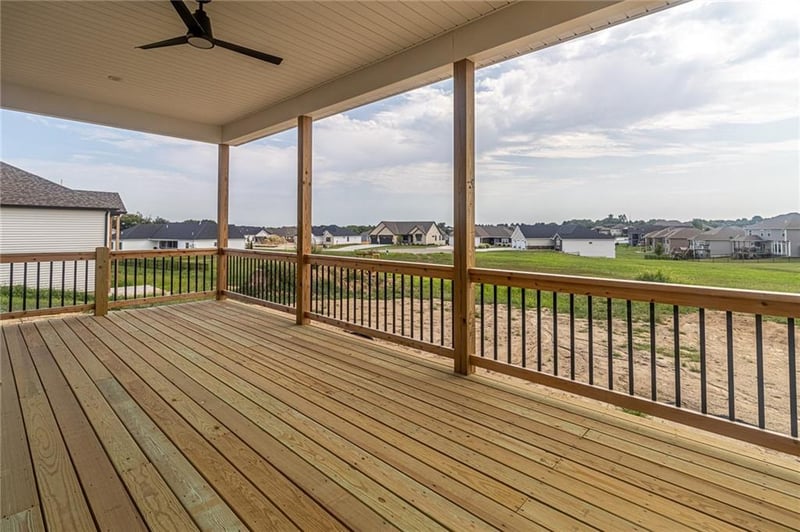 4700 Woodland Shores Ct, St Joseph, MO 64505