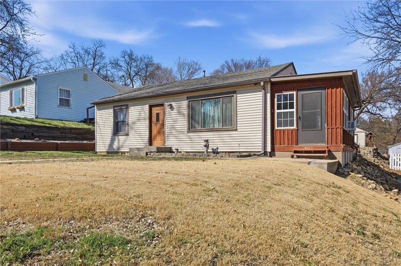 1307 Santa Fe St, Atchison, KS 66002