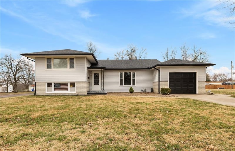 2008 15th St, Sedalia, MO 65301