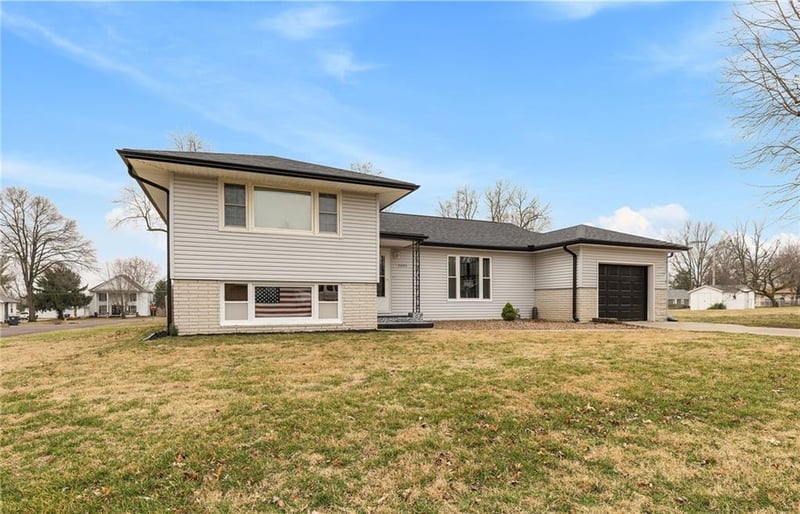 2008 15th St, Sedalia, MO 65301