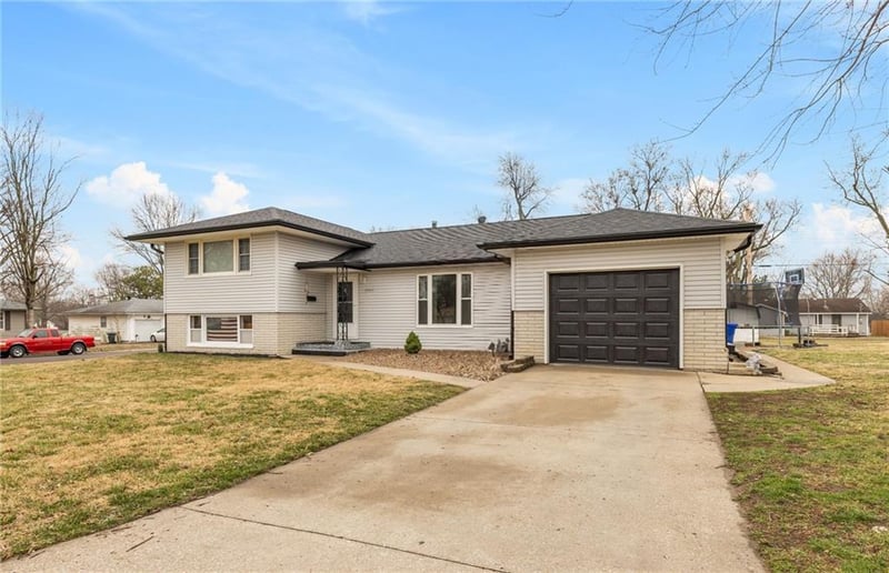 2008 15th St, Sedalia, MO 65301