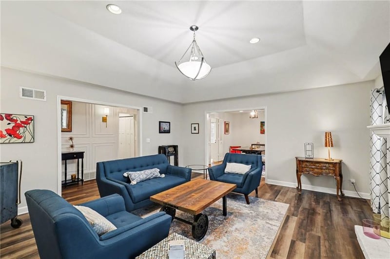 8721 Riggs Ln, Overland Park, KS 66212