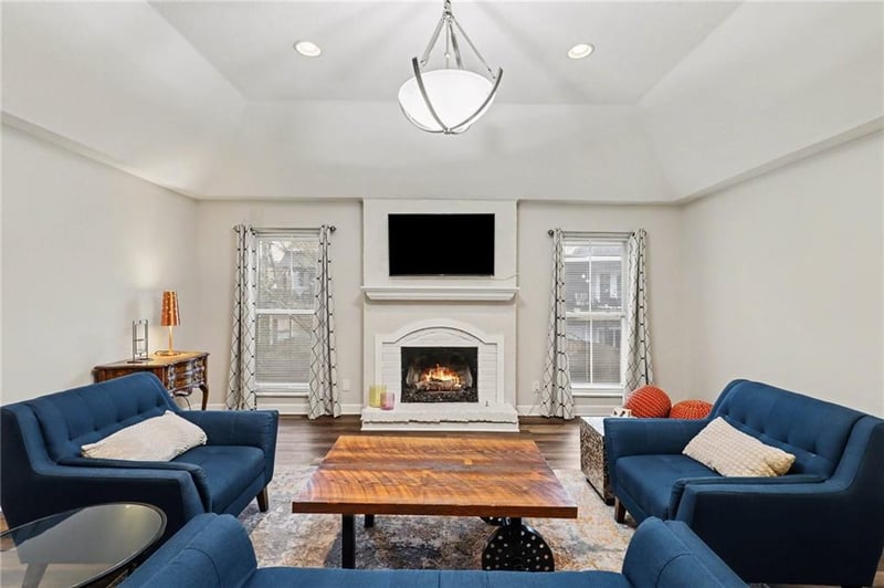 8721 Riggs Ln, Overland Park, KS 66212