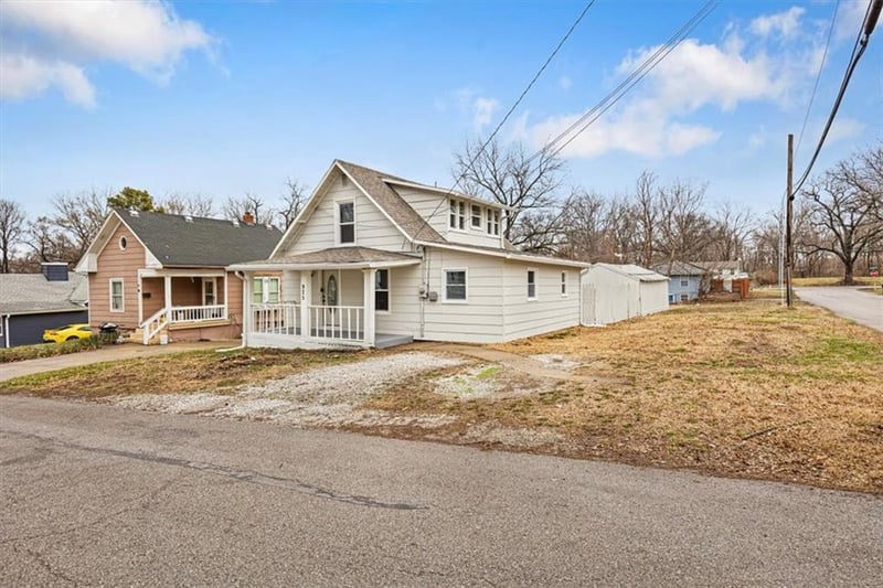 925 Emery St, Independence, MO 64050