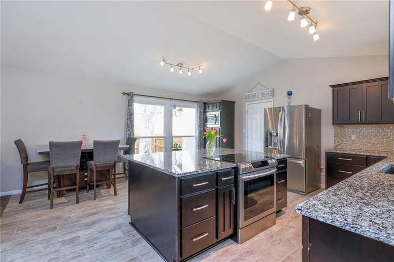 12746 108th Pl, Overland Park, KS 66210