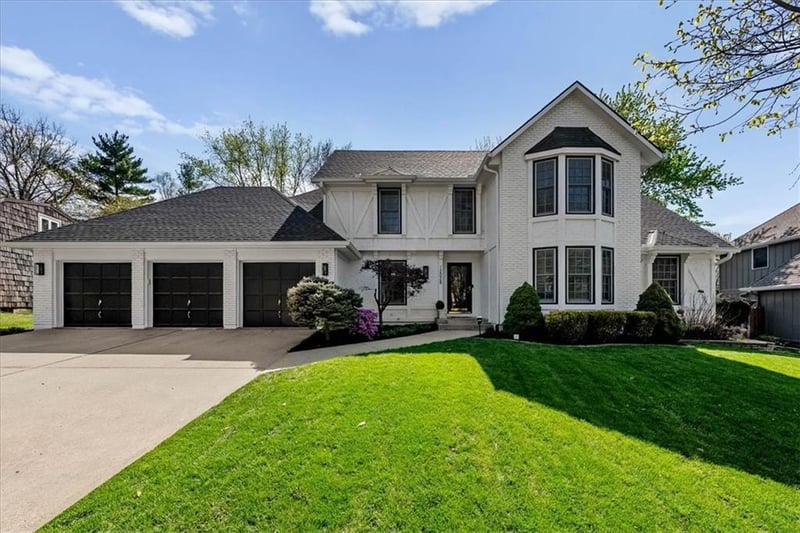 12028 Ballentine St, Overland Park, KS 66213