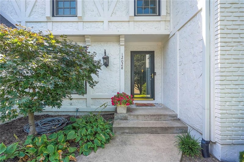 12028 Ballentine St, Overland Park, KS 66213