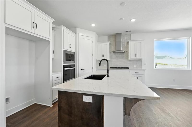 1412 162nd Ter, Basehor, KS 66007