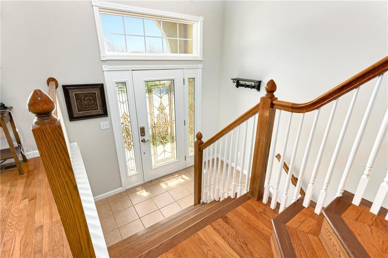 712 Rock Creek Dr, Lansing, KS 66043
