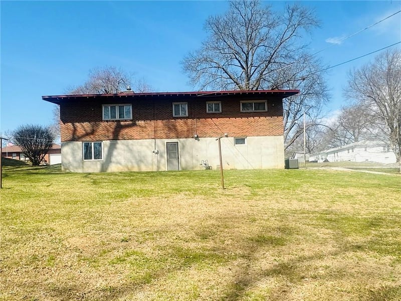 409 76 St, Kansas City, KS 66111