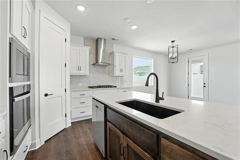 1389 162nd Ter, Basehor, KS 66007