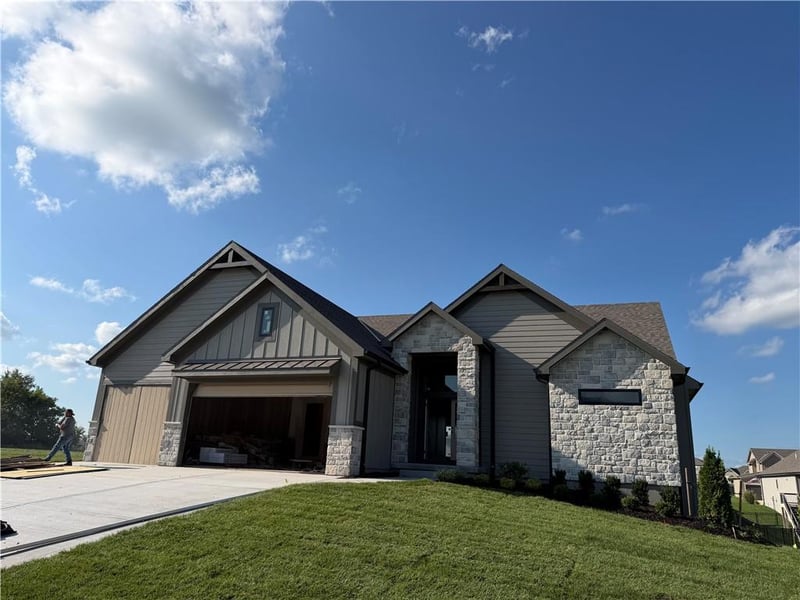 1100 Deer Run Dr, Greenwood, MO 64034