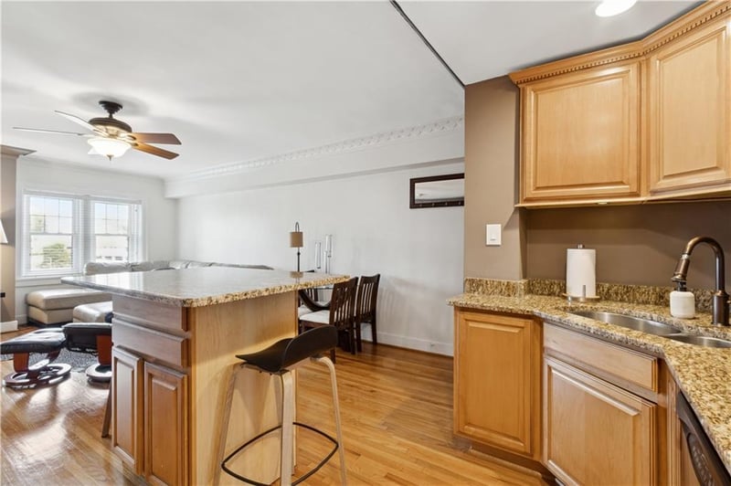 807 W 48th St #701, Kansas City, MO 64112