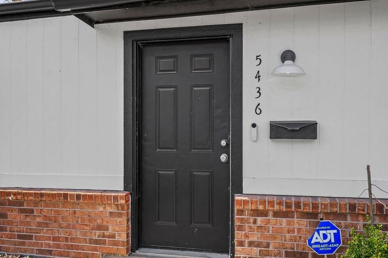 5436 College Ave, Kansas City, MO 64130