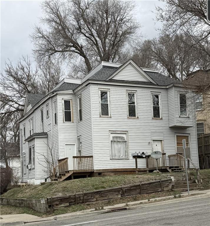 1601 Faraon St, St Joseph, MO 64501