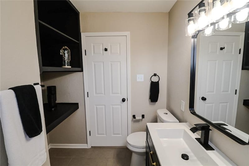 5151 Winchester Ave, Kansas City, MO 64119