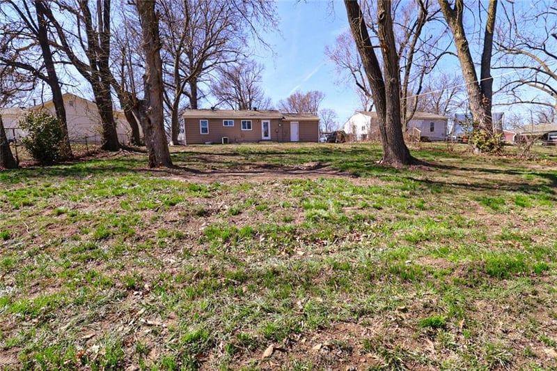 5151 Winchester Ave, Kansas City, MO 64119