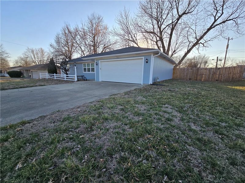 203 Kristine Ave, Clinton, MO 64735