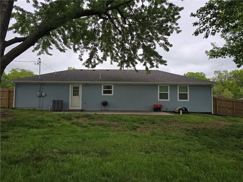 203 Kristine Ave, Clinton, MO 64735