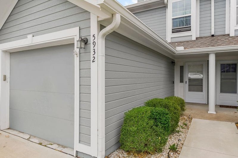 5932 Moonstone Dr #3B, Lee's Summit, MO 64064