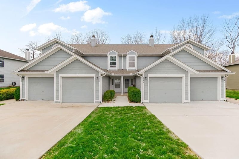 5932 Moonstone Dr #3B, Lee's Summit, MO 64064