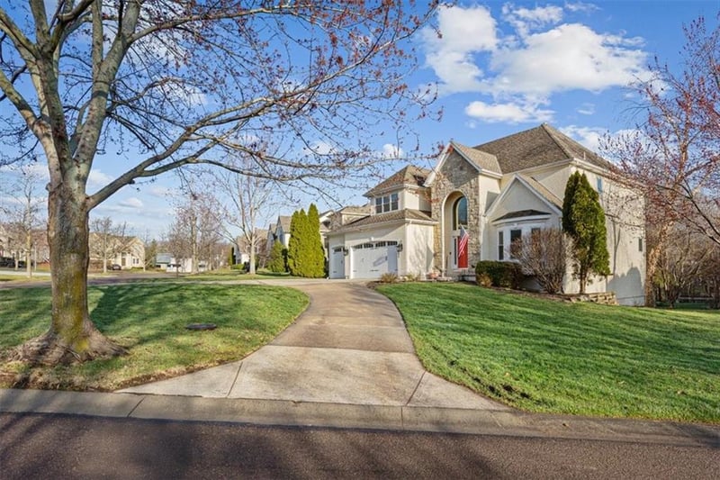 10908 144th St, Overland Park, KS 66221