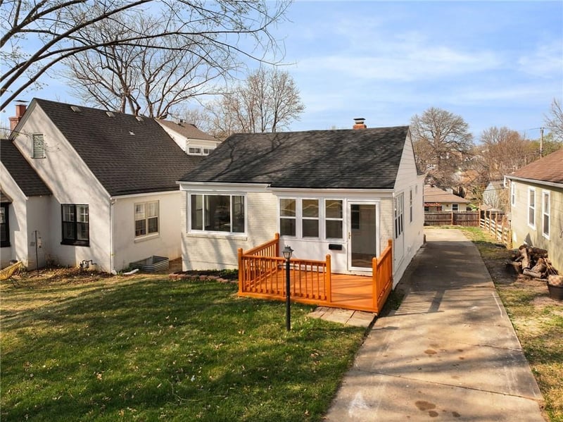 822 72nd St, Kansas City, MO 64131