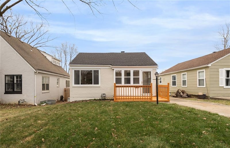 822 72nd St, Kansas City, MO 64131