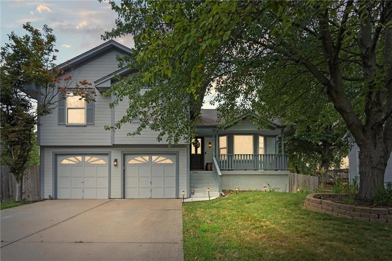 2504 Dale Hunter Trl, Lee's Summit, MO 64086