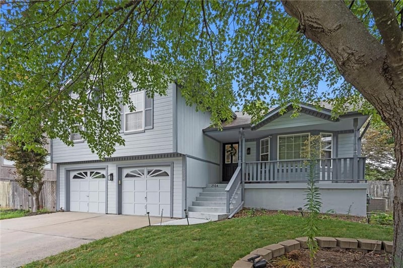 2504 Dale Hunter Trl, Lee's Summit, MO 64086