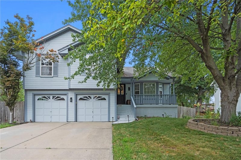 2504 Dale Hunter Trl, Lee's Summit, MO 64086