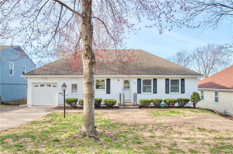 9042 Holly St, Kansas City, MO 64114