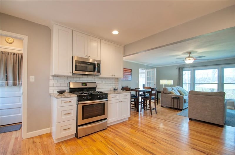 9042 Holly St, Kansas City, MO 64114