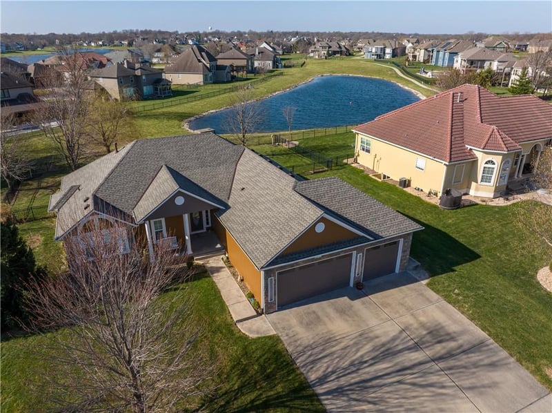 4612 Gull Point Dr, Lee's Summit, MO 64082