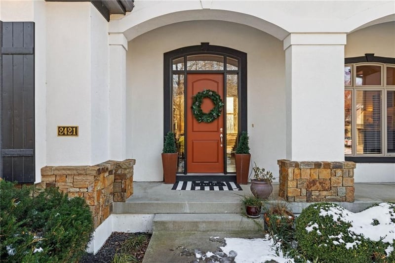 2421 Lake Breeze Dr, Lee's Summit, MO 64086