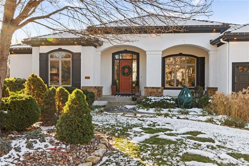 2421 Lake Breeze Dr, Lee's Summit, MO 64086