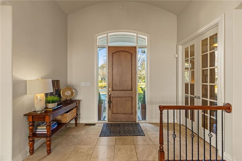 2421 Lake Breeze Dr, Lee's Summit, MO 64086