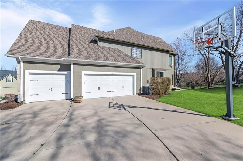 9908 147th St, Overland Park, KS 66221