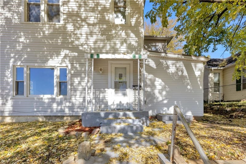1809 Pacific St, St Joseph, MO 64503