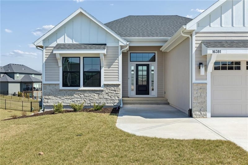 16381 Ingalls St, Gardner, KS 66030