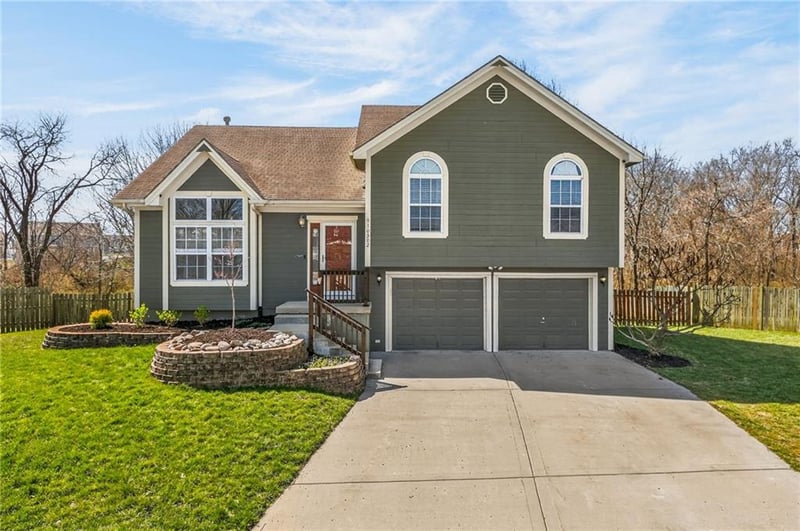 10502 Wallace Ave, Kansas City, MO 64157