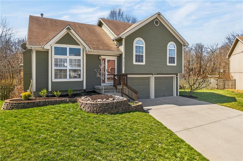 10502 Wallace Ave, Kansas City, MO 64157