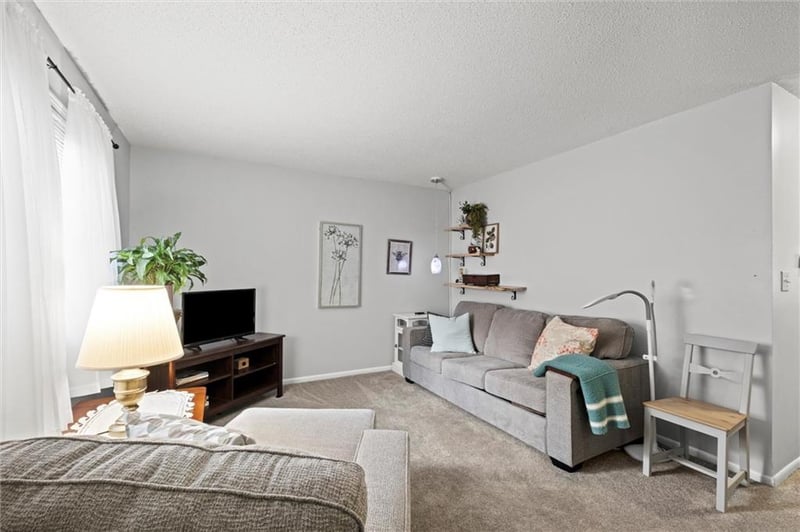 9569 Outlook Dr, Overland Park, KS 66207