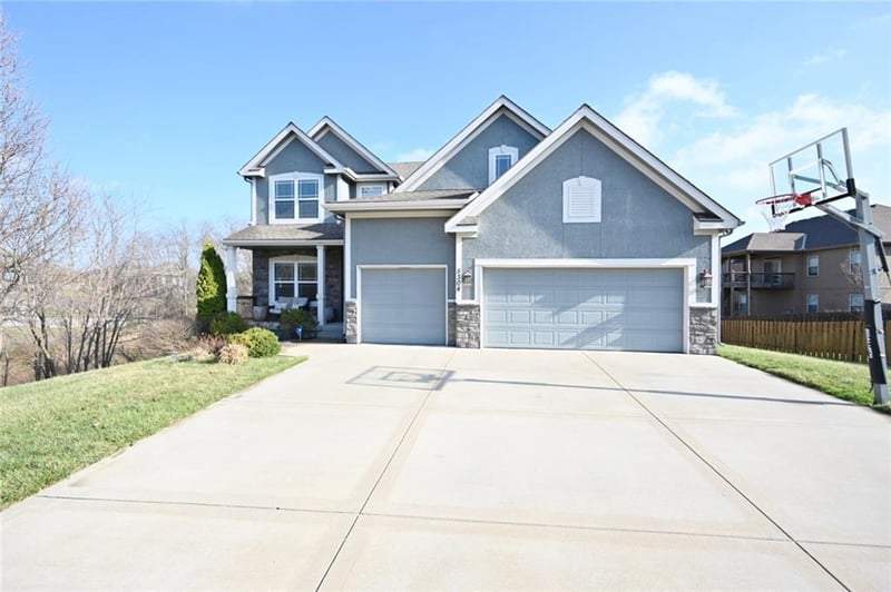 5304 93rd St, Kansas City, MO 64154